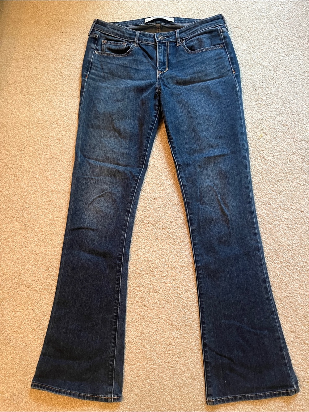 Abercrombie & Fitch Dark Wash Flare Jeans women’s size 28/31 EUC